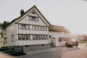 Ganze Herberge am Alpstein für Gruppen bis 12 Personen und Familien, Appenzell Premium Privatunterkunft im Ski- und Wandergebiet Hoher Kasten